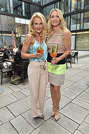 Sonja Kiefer, Verena Fulton Smith, Klein Hyaluron Spritz Ladies Lunch im Restaurant Brenner M&uuml;nchen 12.04.2018 Foto: BrauerPhotos /G. Nitschke   